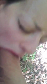 Jag sugade stor kuk i skogen och blev täckt av sperma. POV ansiktsbehandling