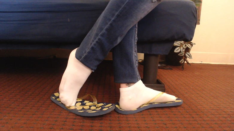 Abby Anna: 흰색 발목 양말 큰 착용 플립 플롭