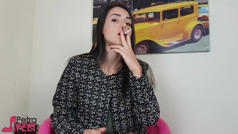 Smokin Fetish: Beleza italiana adora fumar charutos