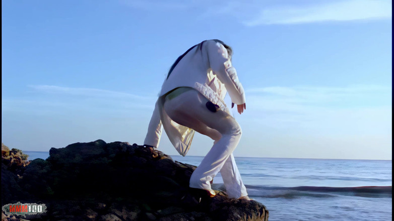 MMM100: Christine si cewek cantik dengan toket besar lagi bugil di...