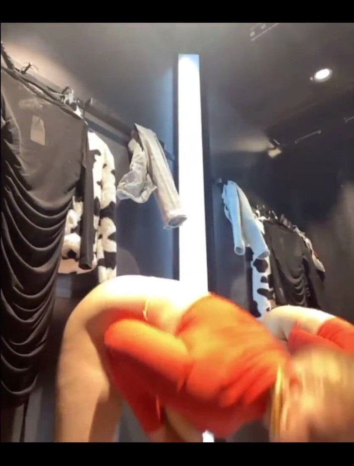 JuiceLussie: फिटिंग रूम में जोरदार चुदाई