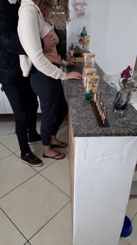 La belle-fille n’arrive même pas à se reposer en prendre le petit-déjeuner