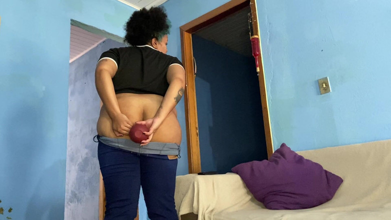 Cutiepiie Chubby: Femeie mare și țâțoasă nu se poate opri cu pârțuri și burping în blugi