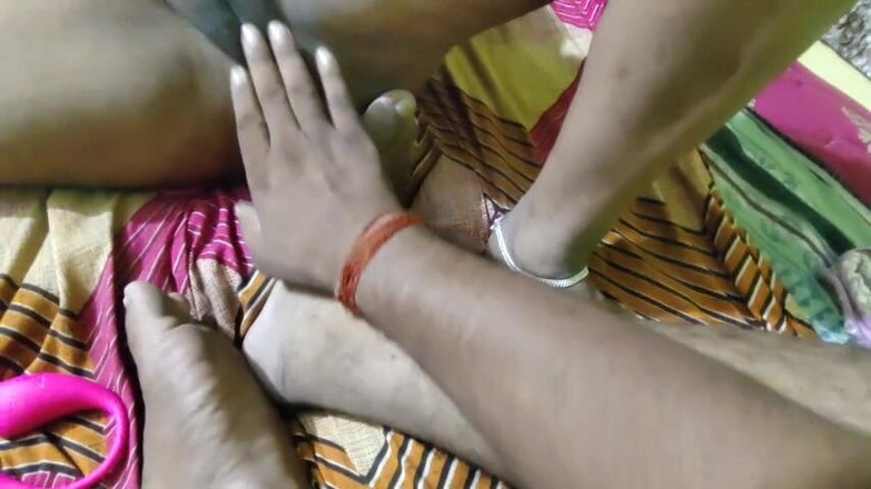 FULLMJEDETI: Tante seksi india lagi asik agutha dal diya si kakak...