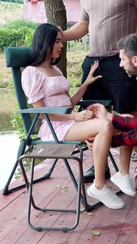 hot sauteli beti ke saath machhli pakarna tin logon ki chudaee men badal jaata hai
