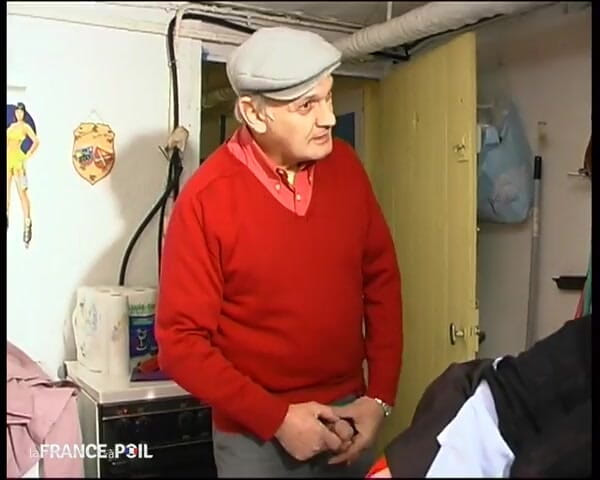 French Family Secrets: Papy voyeur haciendo una joven pelirroja en medias con un...