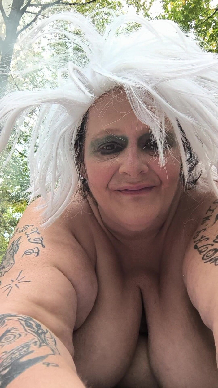 HerculesnVENUS: 다른 사람처럼 뒤에서 몰래 섹스하는 할머니의 젊은 남자 우즈는 특히 작은 자지 그랜드피를 할 수 없습니다.