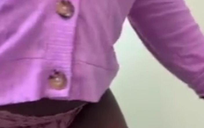 Super sexy ebony cuties: Strângându-mi țâțele mari scuturându-mi curul uriaș, lactație