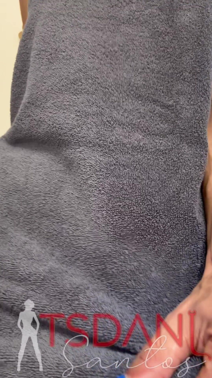 Tsdanisantos1: Ґрунт вдома перед душем