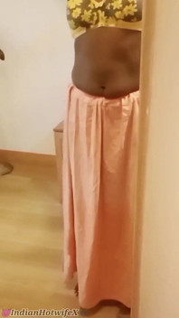Soție curvă desi tamilă Renu muie adâncă în gât pentru taur, încornoratul privește! Indianhotwifex
