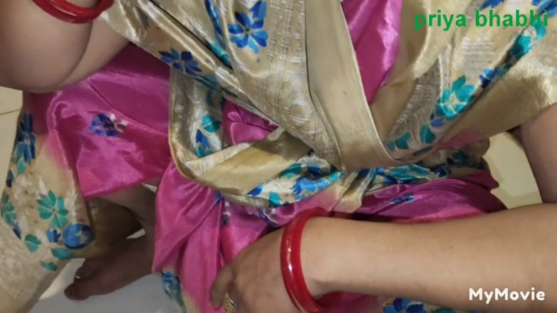 Desisexycpl123: Priya la bhabhi, femme au foyer desi excitée, se fait...