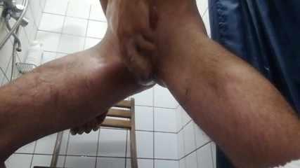 Likkenlikken: Me in the shower shaving