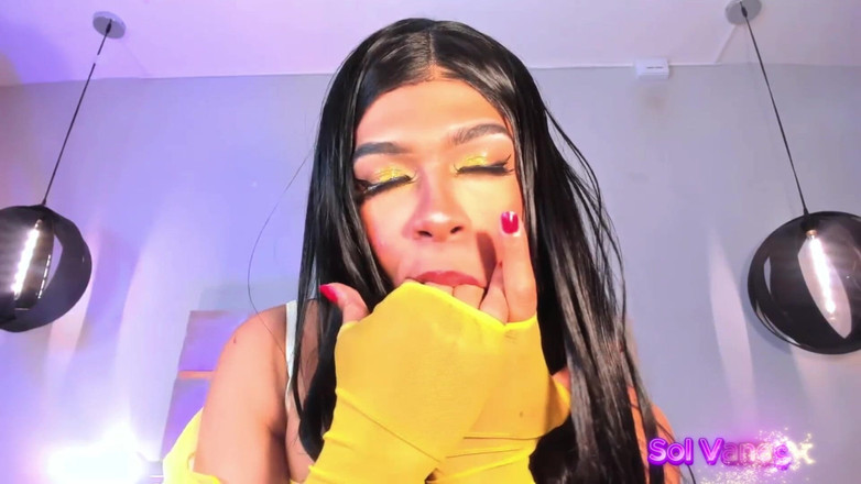 Sol Vanegas: 指を深く吸い込む