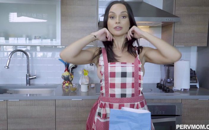 PervMom: Crystal Rush üvey anne aldatıyor seks videosu