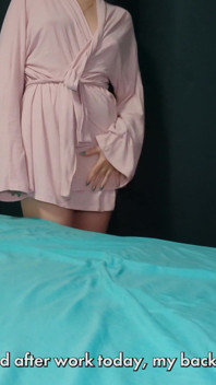 I Gave My Stepmom a Massage and Filled Her Pussy with Cum