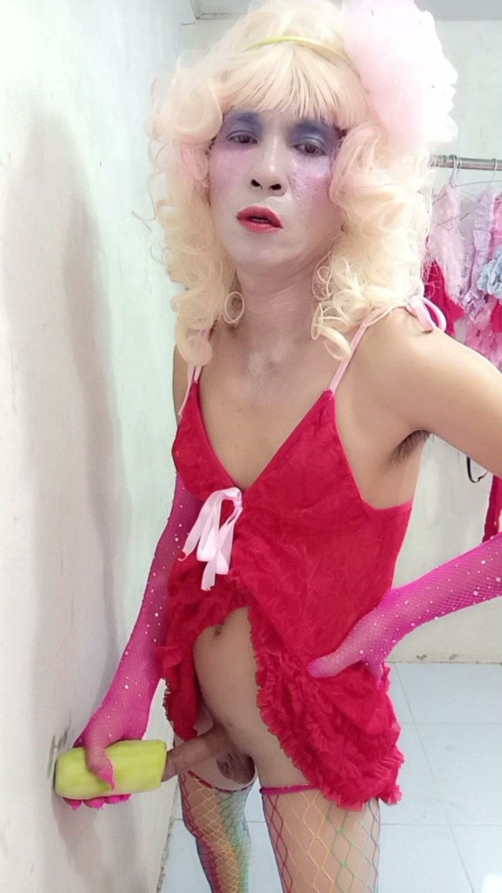 nguyen dang thien tri: Oanh Le Trans vêtue de vêtements sexy, selfie porno