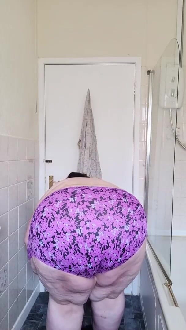 SSBBWLadyBrads: SEXY HOLKA SUMMER JE STÁLE TADY