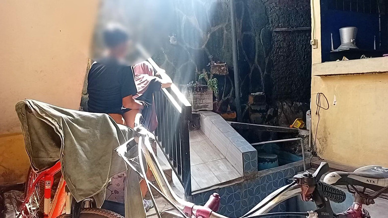 Famly sex: 她的继母太兴奋了