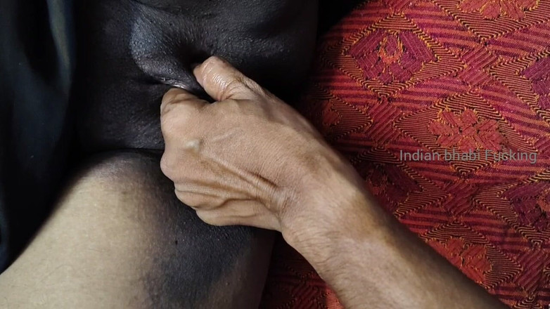 Indianbhabifucking: सुमिता भाभी और पति दोस्त बेडरूम पर सेक्स करते हुए