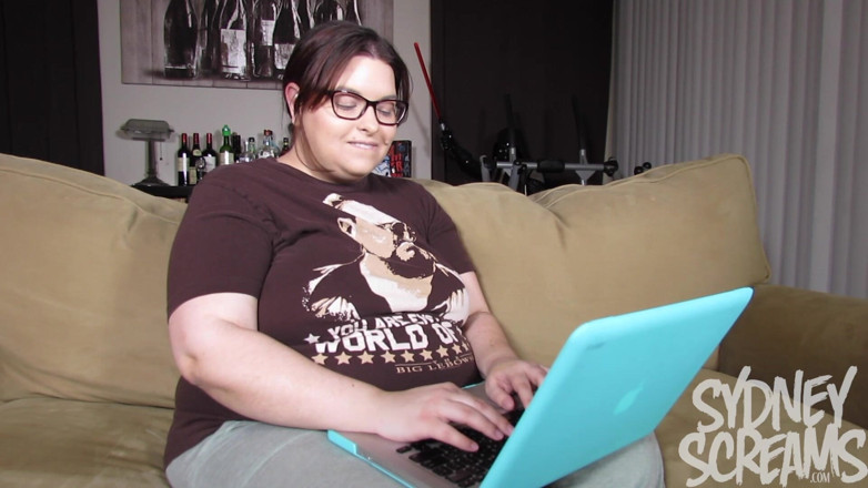 Sydney screams fetish: Nerdy Girl Transforms Into Sexy Tease - HD Mp4