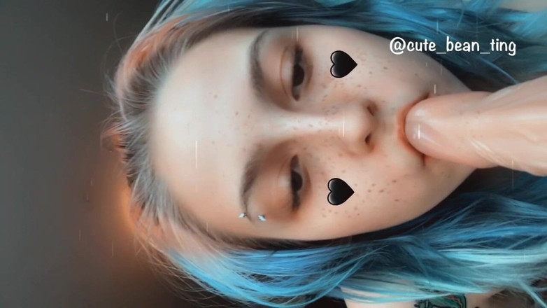 Alice Bean: Bean folla bien su coño