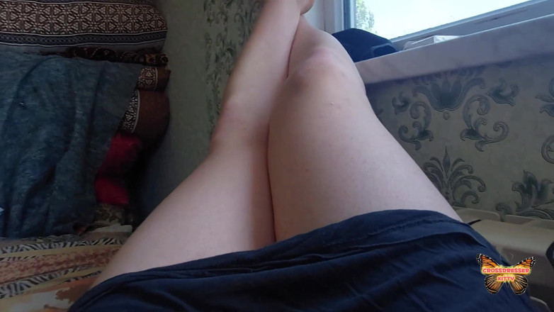 Kitty_Cross: Gambe di simpatico ragazzo effeminato liscia sexy travestito bianco sissy...