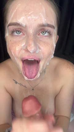 Lovelly_molly: Я Вся В Сперме Сосу Твой Член И Играю С Киской