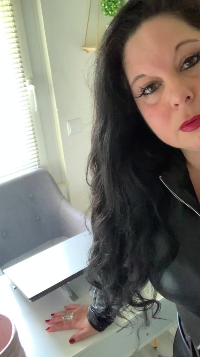 Maitresse Clara: Předvolání do kanceláře paní Clary