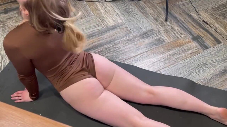 College couples: During the Stretching Session I Got Horny and Finished Watching...