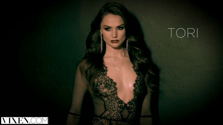 Vixen: VIXEN - Tori Black převezme dva ptáky v show po párty