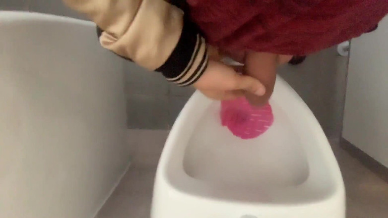 Idmir Sugary: Kompilace - Nesestříhaný chlapec chčije na různých místech - Urinal, Venku