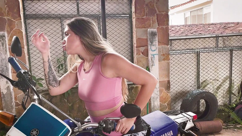 Sara Blonde: Motorcycle lover
