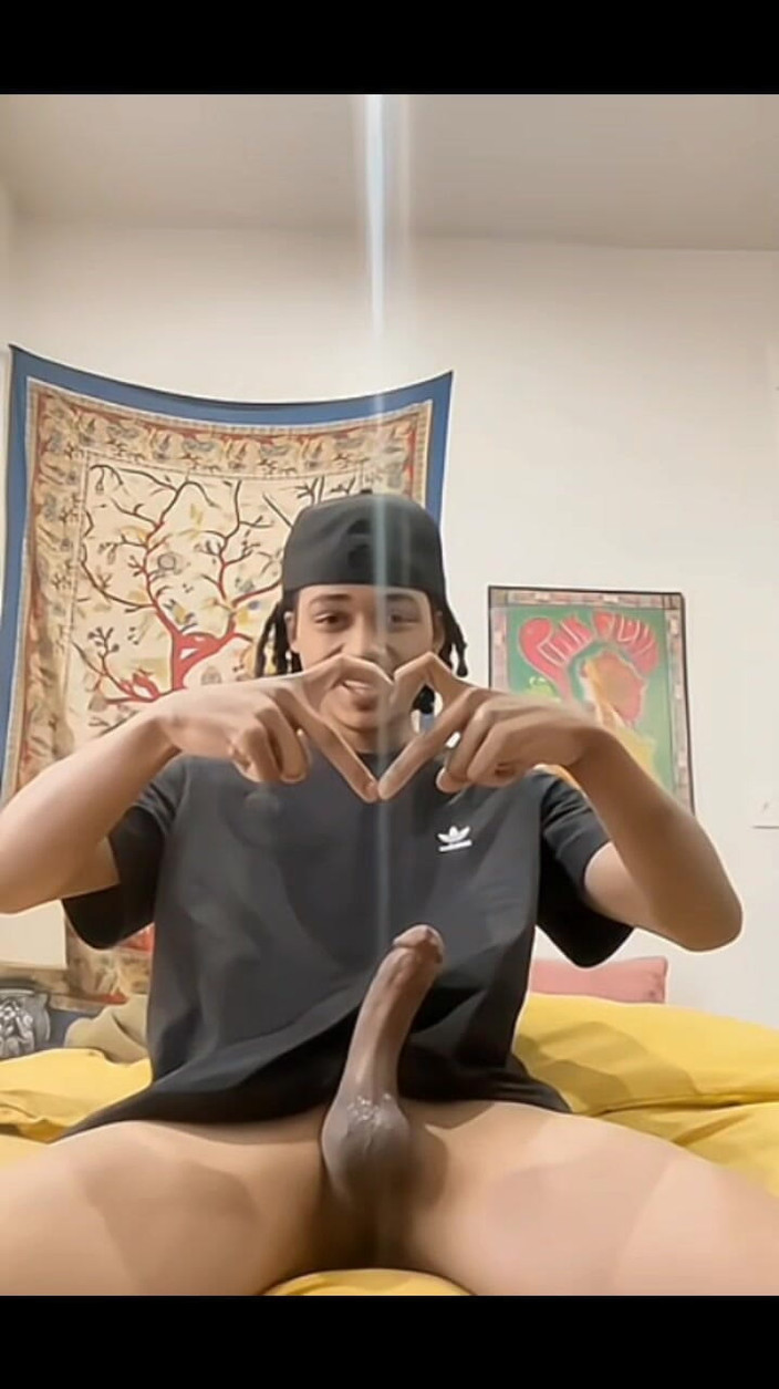 DamagedUnity9: Lindo twink acaricia su bbc