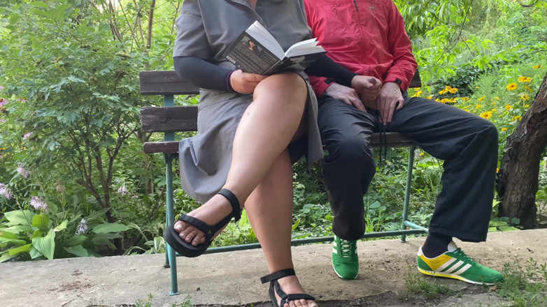 OurFetishLife: Quente vizinha arrogante me ordenha ao ar livre