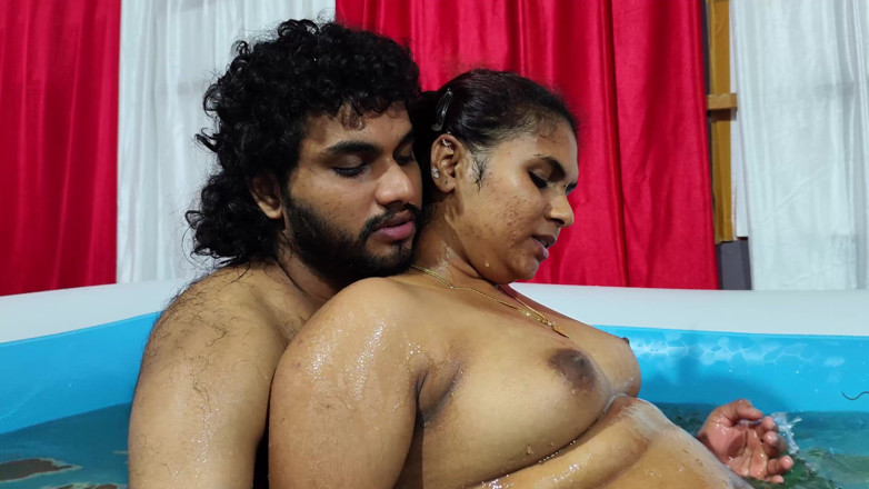 Vaigavarun45: Girl Doing Hot Romance with Boy in Pool Full Nude...