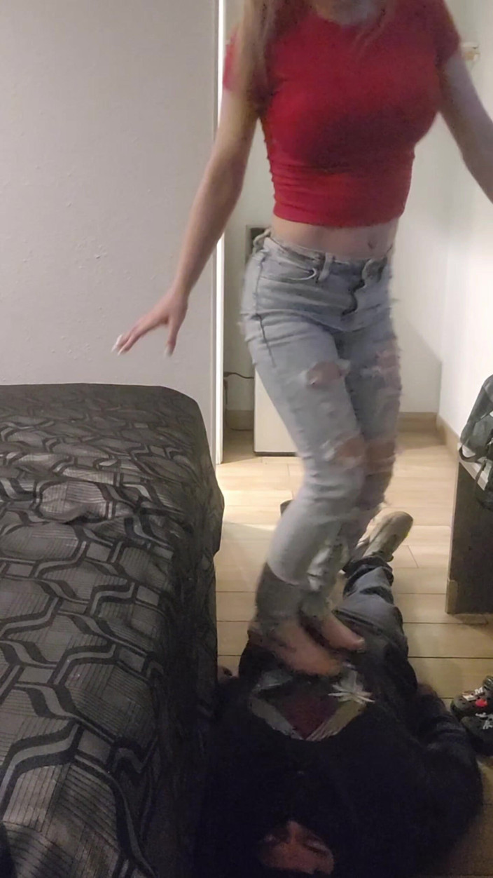 Adriano22: Humilhação dos pés