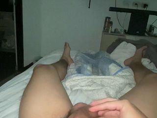 Tomas Styl: Twink thủ dâm tại nhà khi không có ai ở nhà