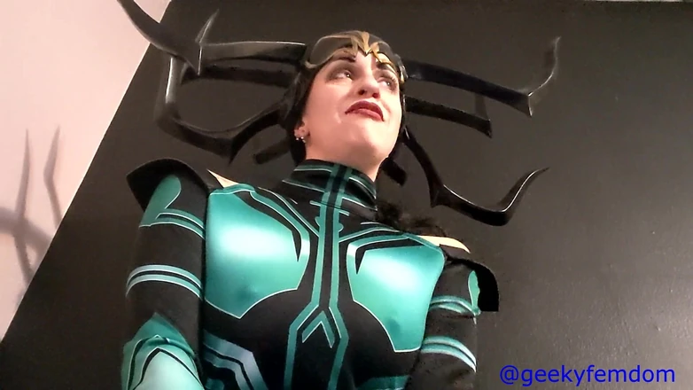 Geeky Femdom: La guerra de Hela en la navidad mirando a Jessica