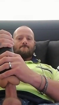 Habitación de hotel de 9 pulgadas palpitante deseando un topbossdaddy estuviera cerca para que podamos descargar como corresponda en su poderosa garganta