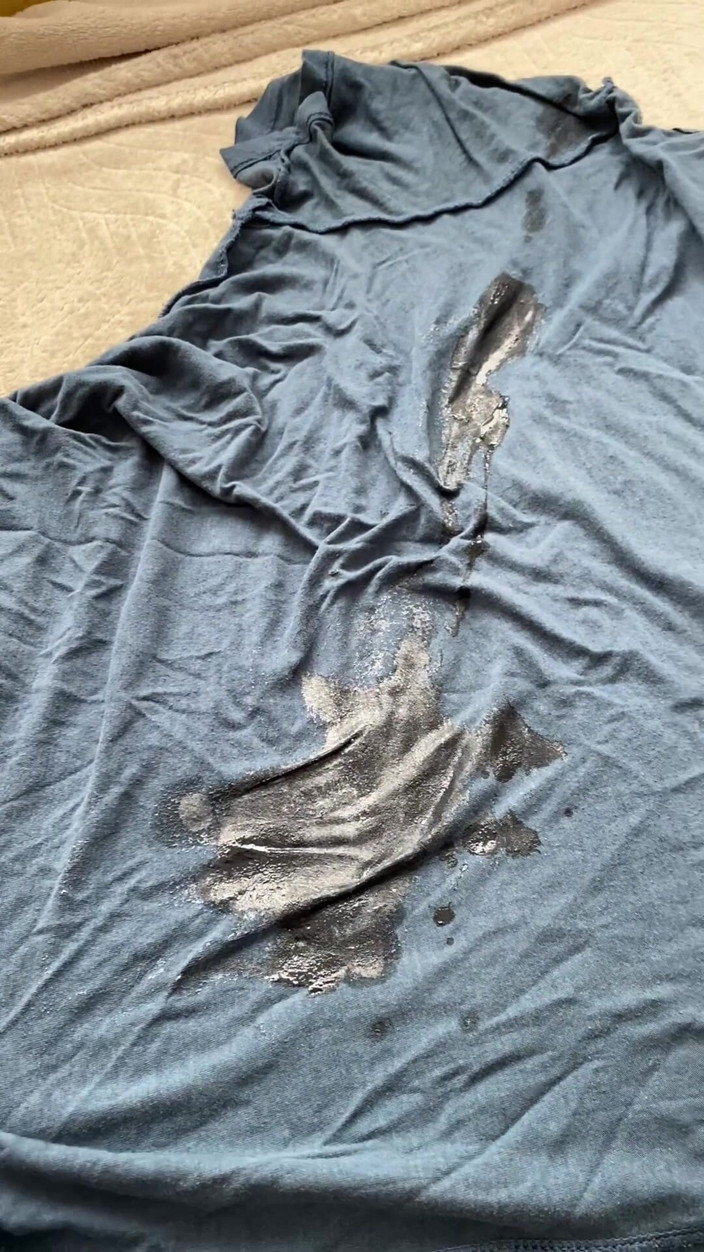 1TeddyBear1: Am terminat o pulă mare și am ejaculat pe un tricou...