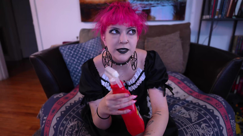 lilredvelvettt: Gótica mucama dominadora masturbación con la mano