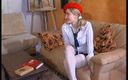 La France a Poil: Сексуальна молода студентка блондинка в панчохах отримує жорстку подвійну команду