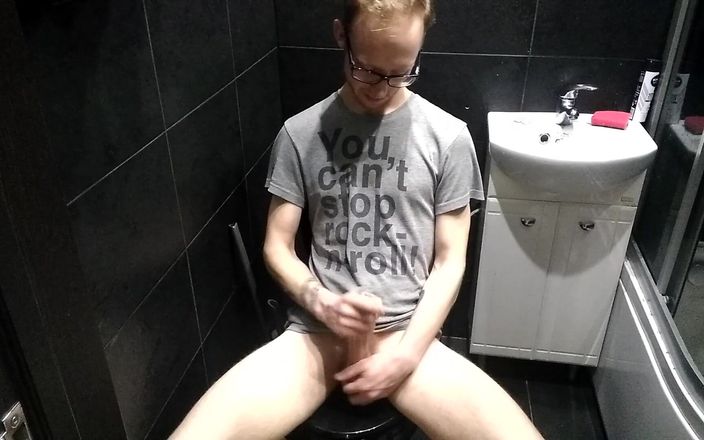 Boys in Action: Skinny Dude in Glasses Jerking off in the Bathroom