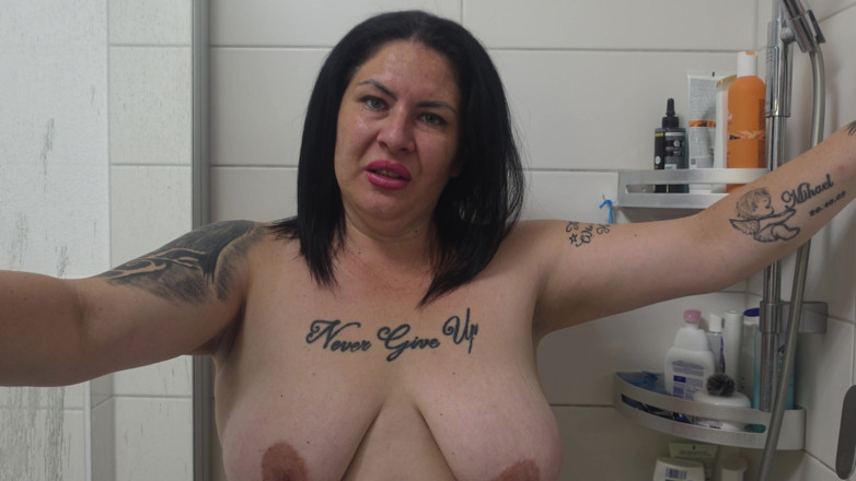 Lady Lena XXX: Buka mulut, bangsat kecil / Telan air kencing saya!