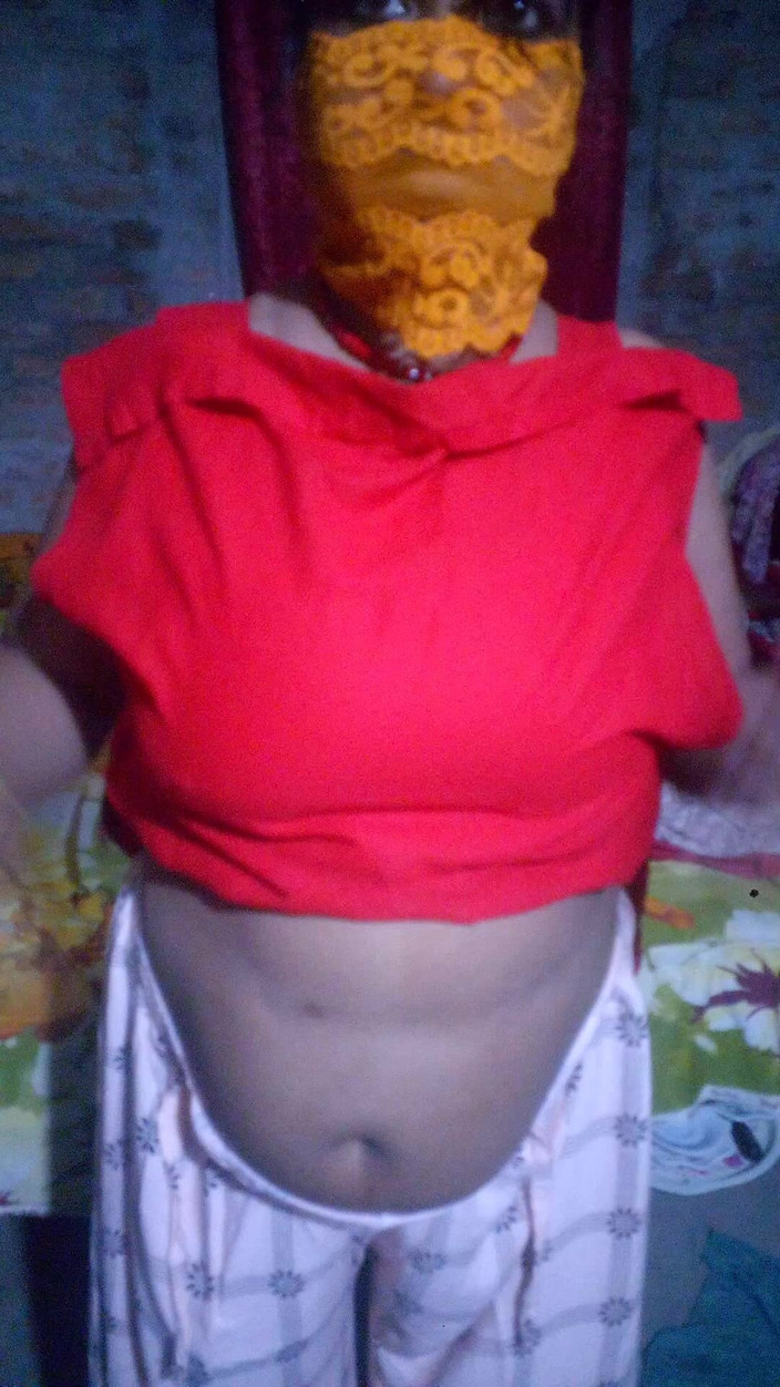 Sadia vabi: Hermosa chica universitaria muestra tetas