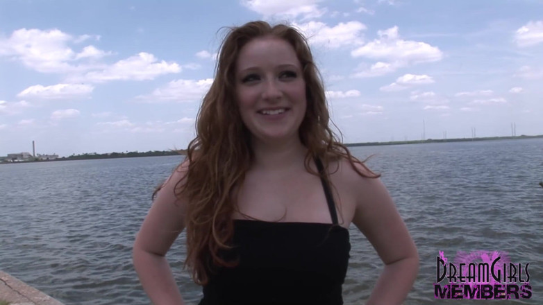 Dream Girls: Kelsey miga jej duże naturalne cycki i gorącą cipkę w...