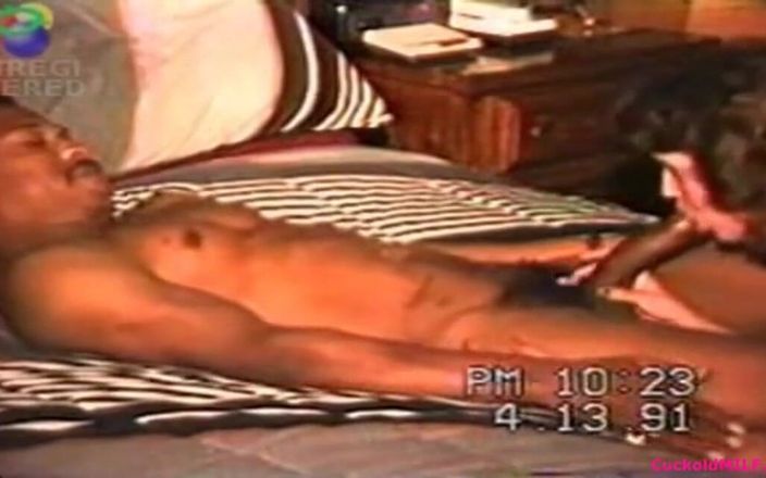 Cuckold MILF: Une MILF cocu et son mari tapette avec un étalon à grosse...