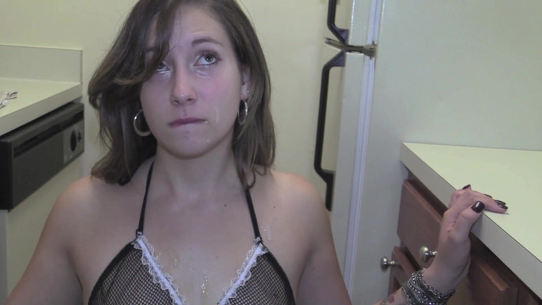 Real Amateur Sluts: Maid Lexi Luv provides facial cleaning!