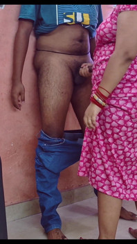 Boyfriend Ne Girlfriend Ki Stepmom Ko Chhod Diya or Chut Mai Pani Dal Diya