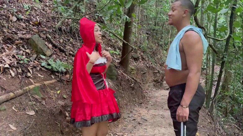 Saraymike: Adik tiri latina pantat besar saya suka pergi ke hutan...
